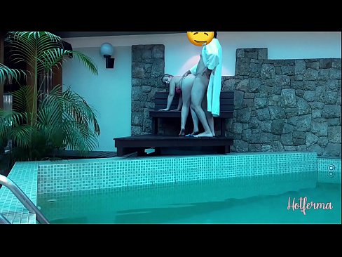 ❤️ Patron hizmetçiyi havuza davet eder ama bir sıcağa dayanamaz Seks bize %tr.ttsex.ru ☑